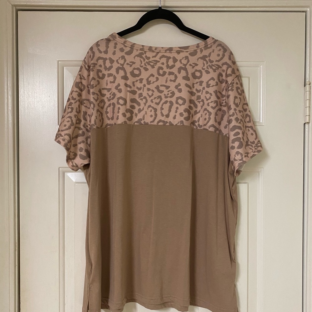 3X Leopard Print Short Sleeve Top - Tan and White - Picture 2 of 4